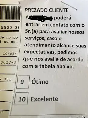 Um pacote recebido cujo recibo tem um pedido: Prezado cliente. A (o nome da loja está borrado) poderá entrar em contato com o Sr. (a) para avaliar nossos serviços, caso o atendimento alcance suas expectativas, pedimos que nos avalie de acordo com a tabela abaixo. 9 = Ótimo e 10 = Excelente. Não foi dada mais nenhuma opção.
