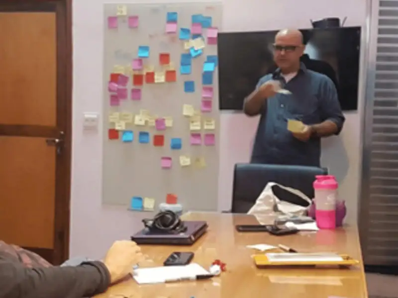 Brainstorms com vários setores sempre mostravam-se mais produtivos.